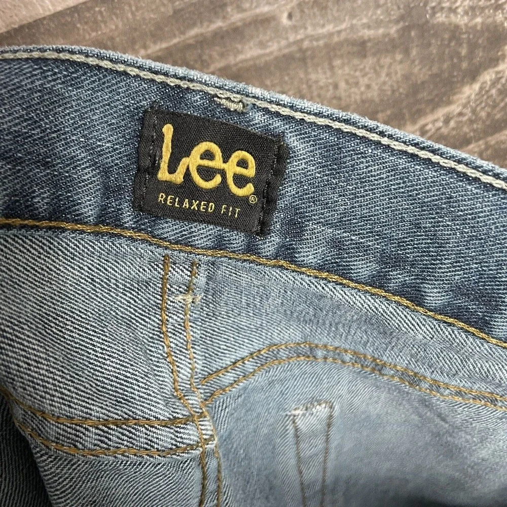 Vintage Lee Jeans Relaxed Fit Men's Size‎ 33 x 34 Blue Distressed Denim 5 Pocket